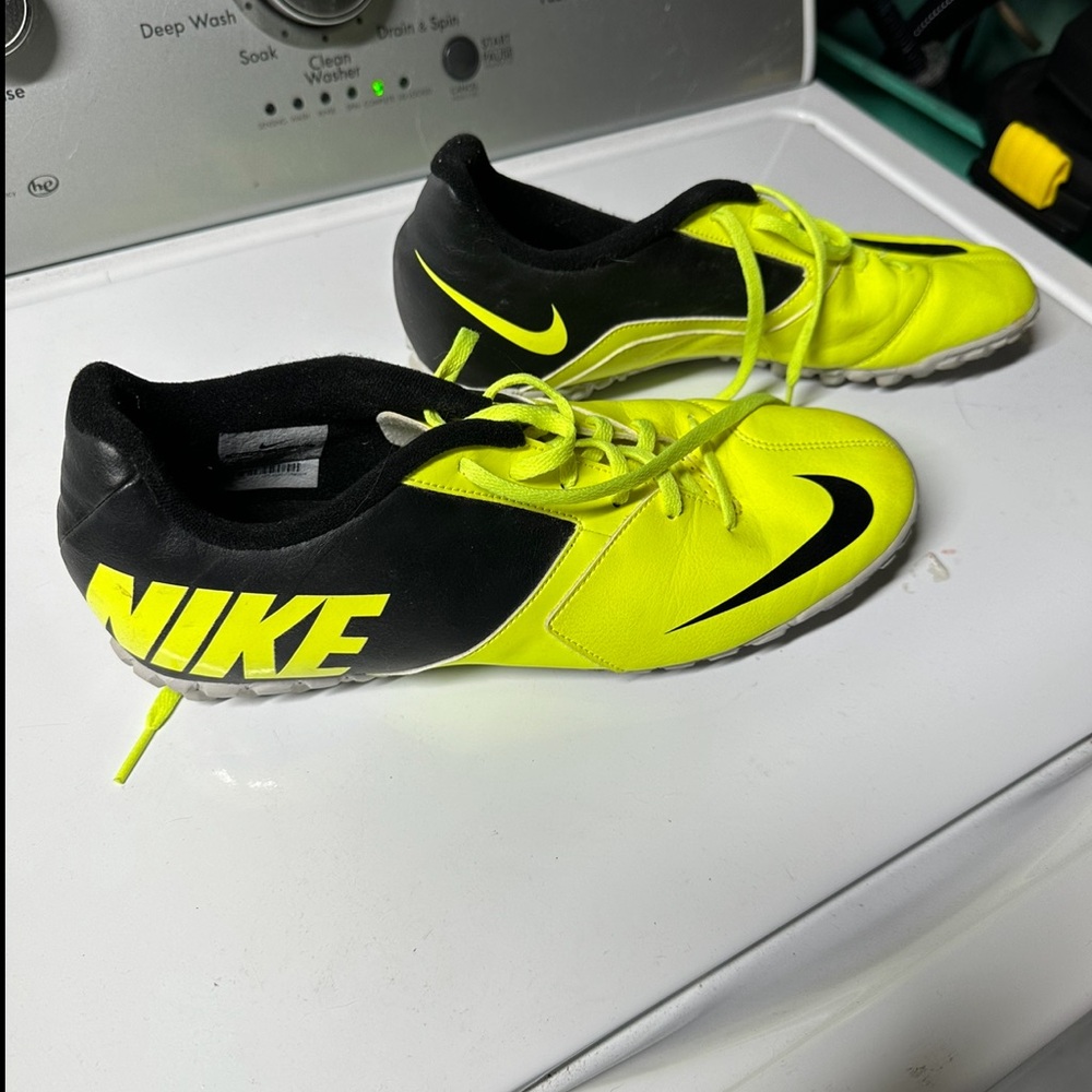 Men’s Nike Turf soccer shoes size 11